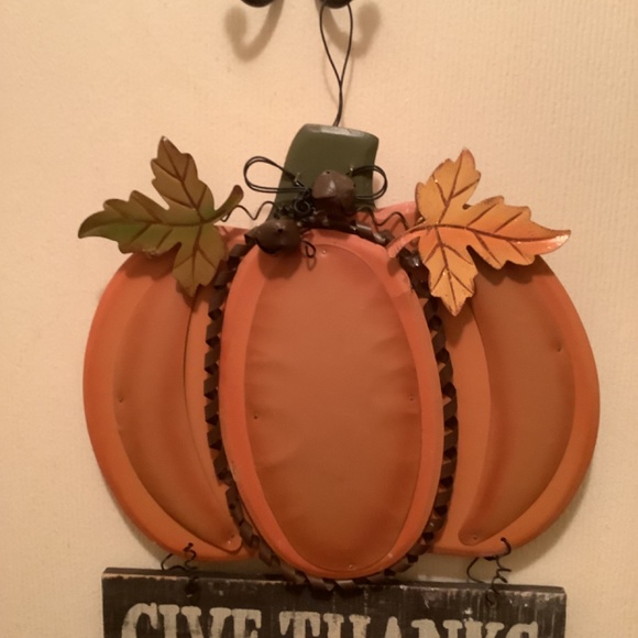 A Give Thanks Thanksgiving Hanging Plaque - Picture 2 of 4